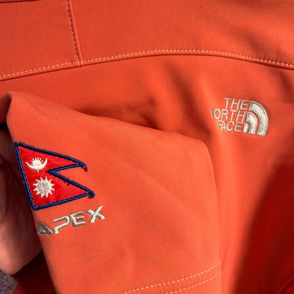 North Face Women’s Soft Shell - Picture 3 of 6